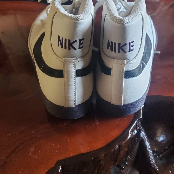 Nike blazers size 9.5 (white, black, and purple) - Picture 2 of 3